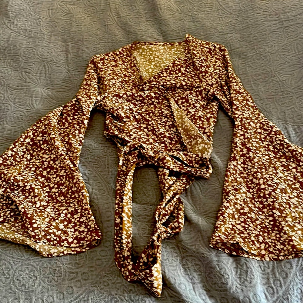 Light brown/cream floral wrap shirt